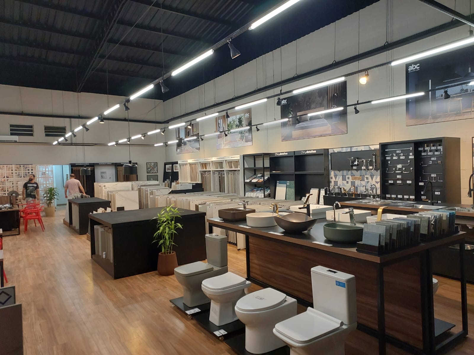 Imagem ilustrativa de Expositor de louças sanitarias em Cocal do Sul